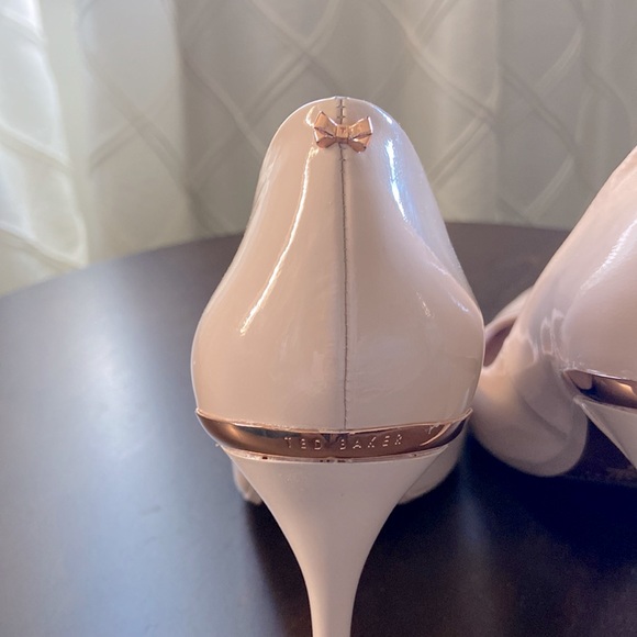 Ted Baker Nude Pink Patent Leather Heels- rose gold embellishments fits like 8.5 - Picture 6 of 9
